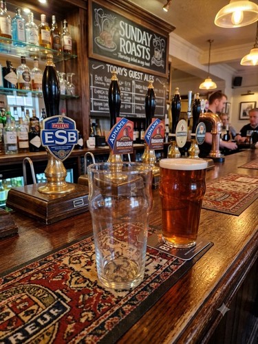 Traditional pub glasses with - 6,