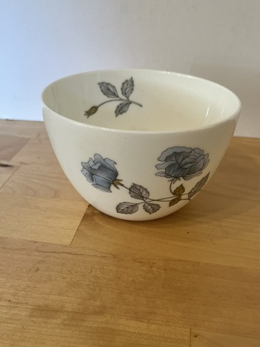 Wedgewood ice rose bone - ice,