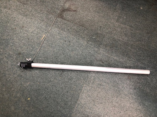 Monopod pole for parasol base