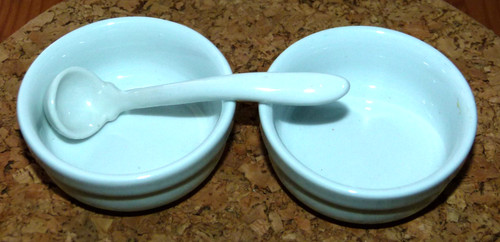 Two small condiment dishes - ., 1