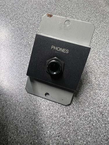 Headphone socket assembly