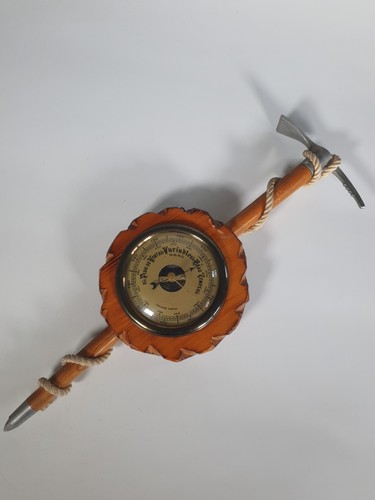 Vintage french alpine - ice, axe