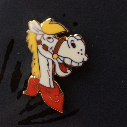Pin folies arthus - pin's,