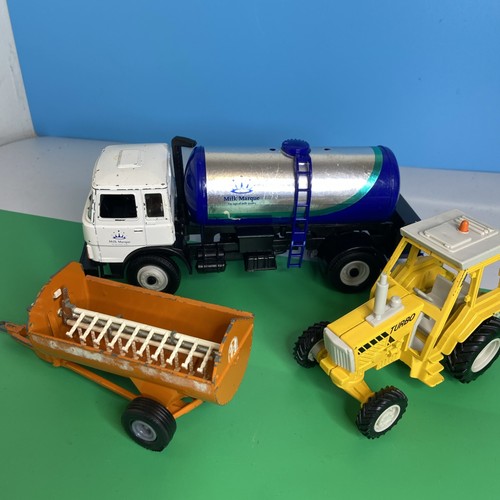 Vintage britains farm toy - britains,