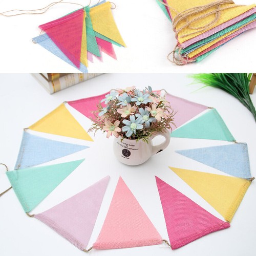 12 triangle flags - ×,