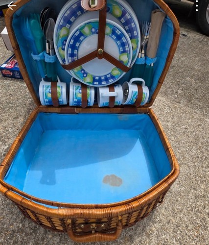 Vintage 1990s wicker picnic