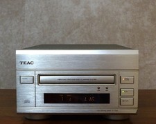 TEAC ESOTERIC P-700 CD Drive MINT / FULLY SERVICED NEW LASER VRDS