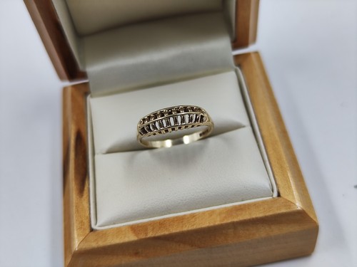Excellent condition 9ct yellow - condition,