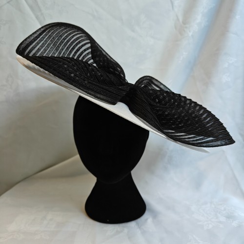 White black bow - wide, brim