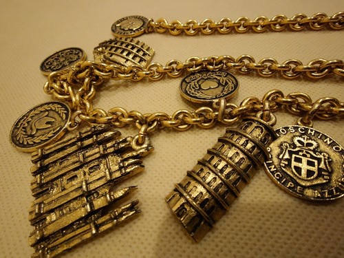 Moschino chain belt leaning - moschino,