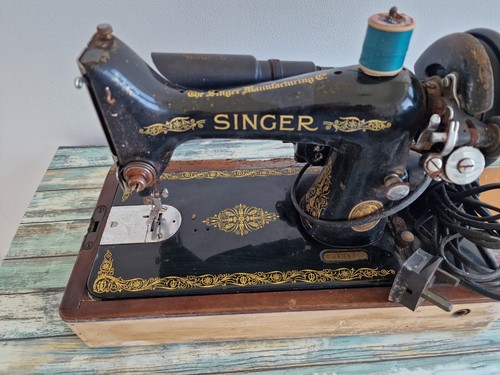 Vintage genuine 1952 singer - 1952,