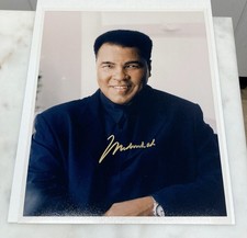 c.2001 MUHAMMAD ALI AUTHENTIC AUTOGRAPHED 8 x 10" CANDID PHOTO by HOWARD BINGHAM