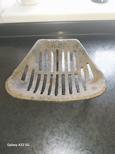 Gilda cast iron fire frill - cast,