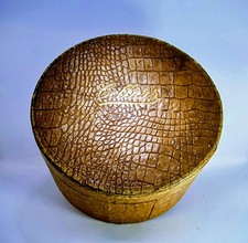 Vintage Collar Box With 1 off