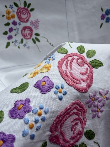 Vintage 1950s hand embroidered - hand,