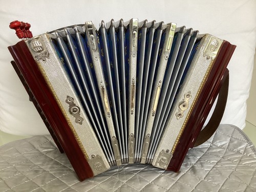 Button accordion 1930 - accordion/, 1930/