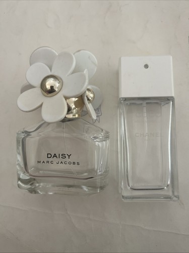 Two empty marc - marc, daisy