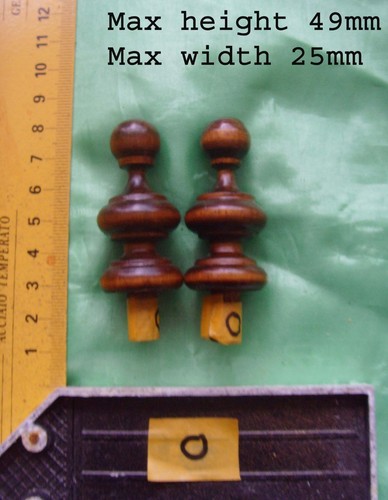 Type pair stained wood - da, o
