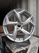 SET OF 4 New in box 18”