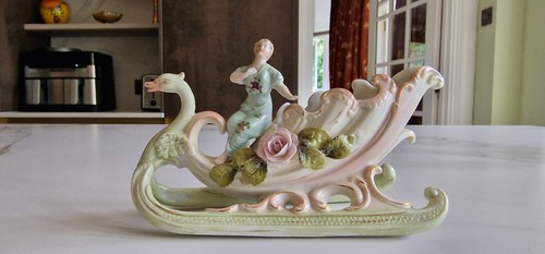 Capodimonte woman swan - on,