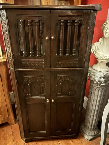 Jacobean gothic style dark - jacobean,