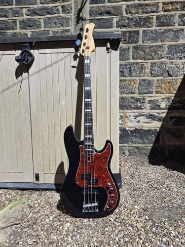 Sire marcus miller - miller, p7