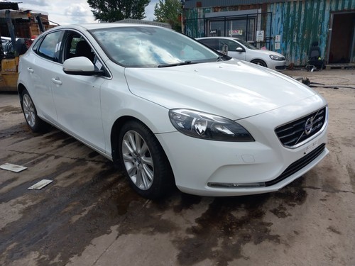 Volvo v40 mk3 - 2015, diesel