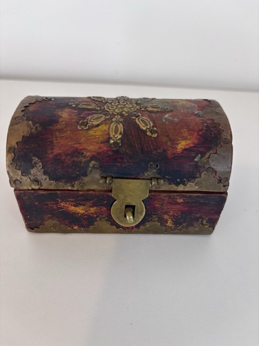 Vintage style wooden treasure - style,
