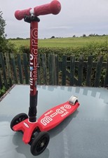 Micro Maxi Deluxe LED Foldable RED  Scooter  Very Good Condition