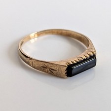 Mens 9ct Yellow Gold Onyx Ring