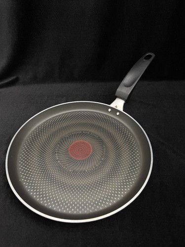 Tefal frying pan equipped with