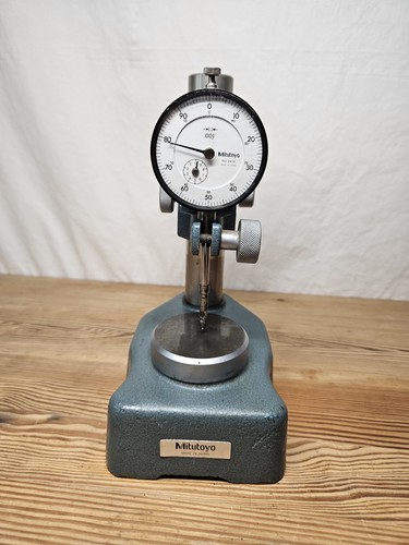 Mitutoyo 7003 comparator stand - comparator,