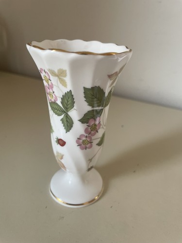Wedgwood bud vase - wedgwood, wild