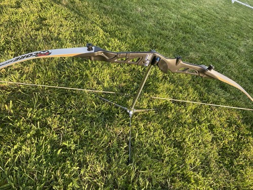 This beautiful recurve - this, a
