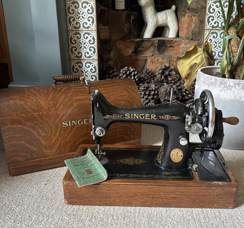 Antique 1933 singer 99k hand - 1933,