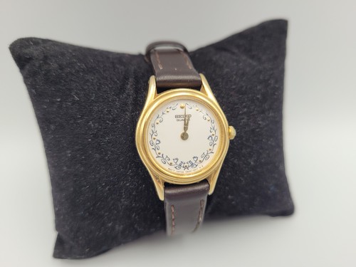 Seiko ladies watch small face - seiko,