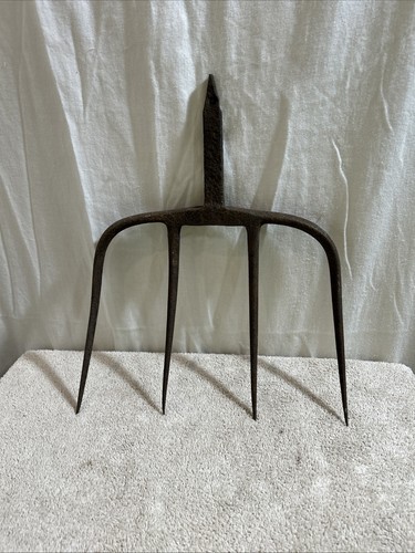 Vintage tine cast iron - tine,