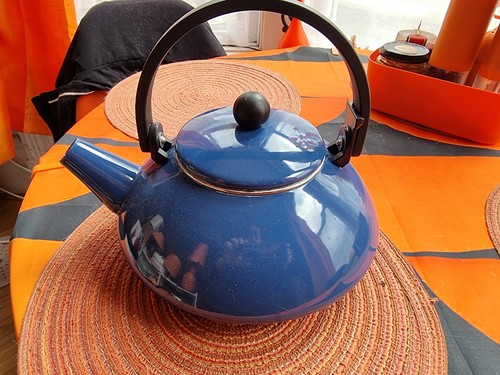 Vintage retro blue creuset - le,