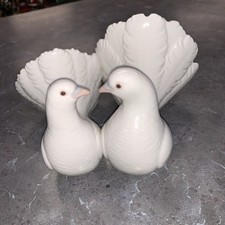 Lladro Couple of Doves Kissing
