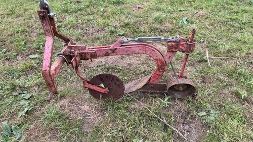 Compact tractor single furrow - tractor,