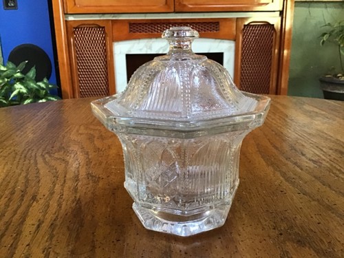 Avon clear glass candy trinket - clear,