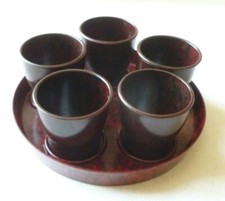 VINTAGE PLASTIC EGG CUPS x 5 Bakelite (?) British Made 1930's set ON BASE