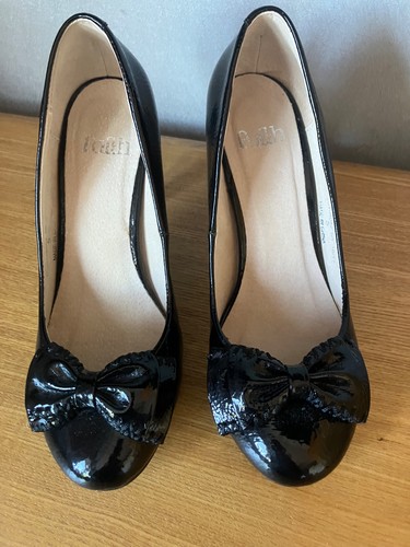 Faith size black patent - 5,
