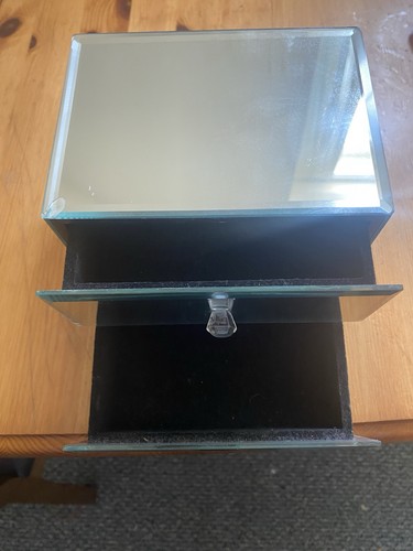 Mirrored jewellery box - jewellery,