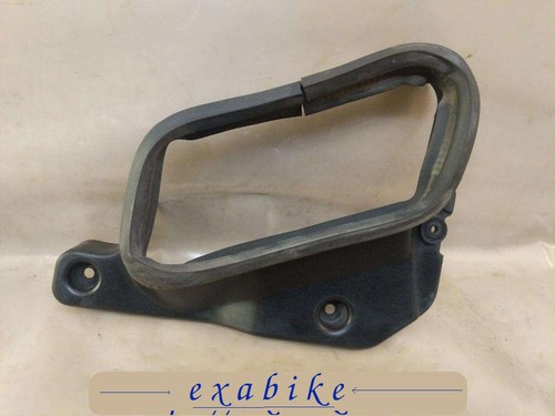 Left plastic element for