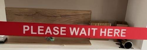 Please wait here retractable - wait,