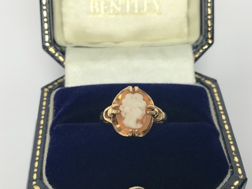 9ct gold cameo - carved, shell