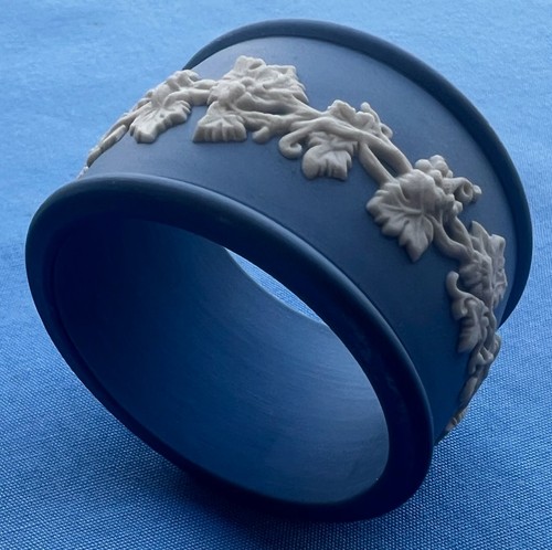 Wedgwood blue cream - wedgwood, on