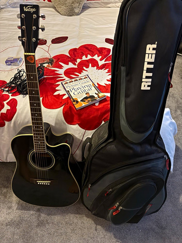 Vintage black acoustic guitar - vintage,