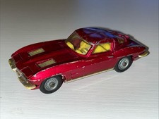 CORGI 310 CHEVROLET CORVETTE STINGRAY METALLIC CERISE VINTAGE 1960s HEADLIGHTS